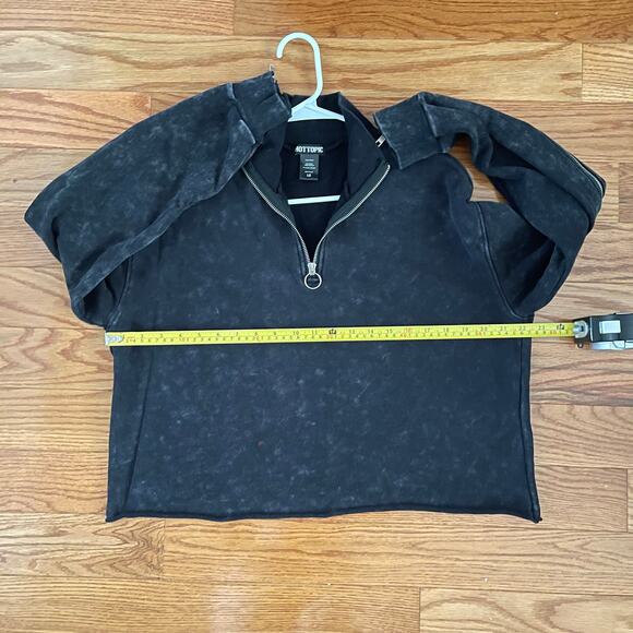 Hot Topic Womens Cropped Quarter Zip Sweatshirt Large Goth Emogirl Alternative - Picture 8 of 9